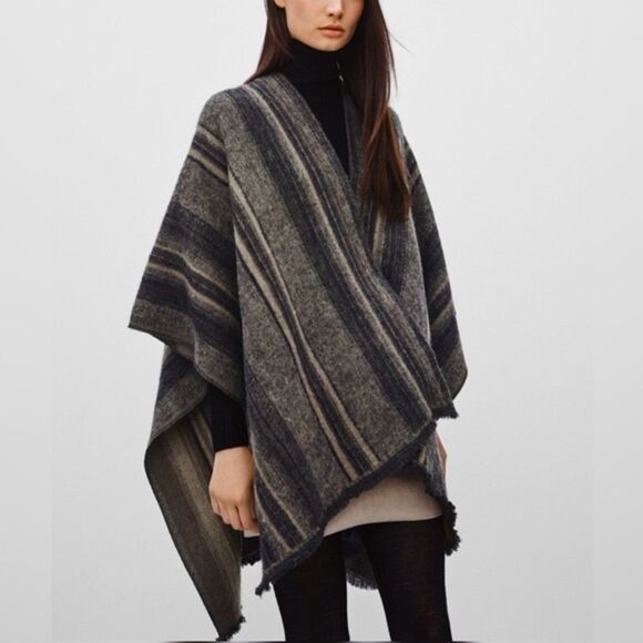 Aritzia Talula gray black Montgomery poncho wrap - Picture 2 of 7